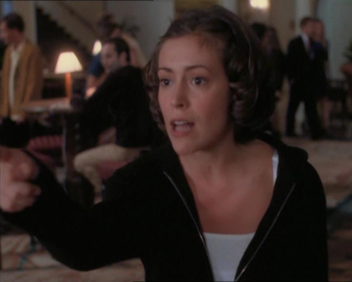 Charmed-Online_dot_net-1x04DeadManDating1742.jpg