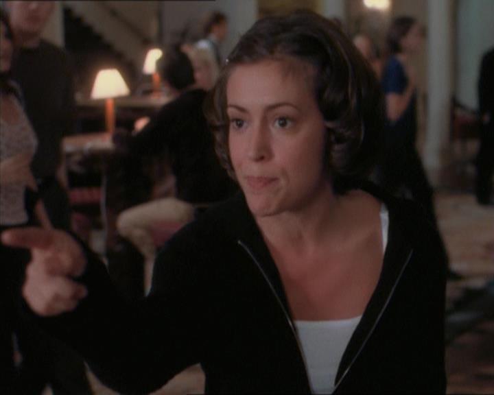 Charmed-Online_dot_net-1x04DeadManDating1743.jpg