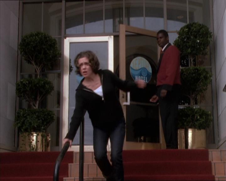 Charmed-Online_dot_net-1x04DeadManDating1751.jpg