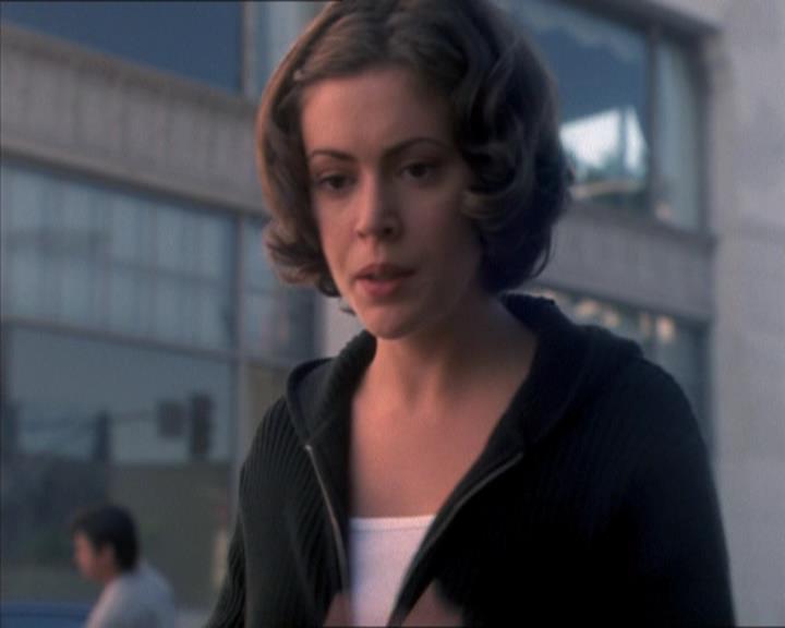 Charmed-Online_dot_net-1x04DeadManDating1765.jpg