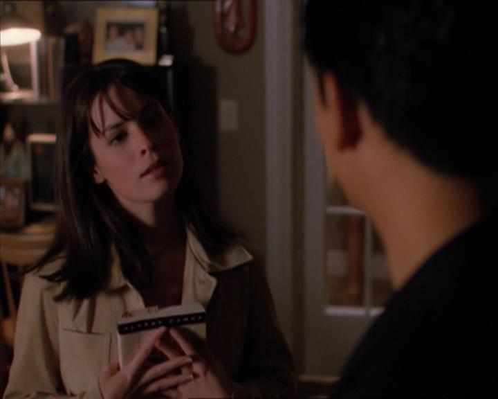 Charmed-Online_dot_net-1x04DeadManDating1813.jpg