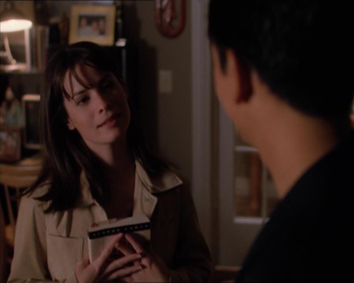 Charmed-Online_dot_net-1x04DeadManDating1814.jpg