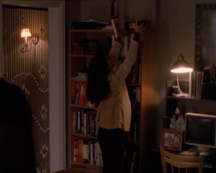 Charmed-Online_dot_net-1x04DeadManDating1821.jpg
