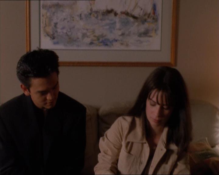 Charmed-Online_dot_net-1x04DeadManDating1827.jpg