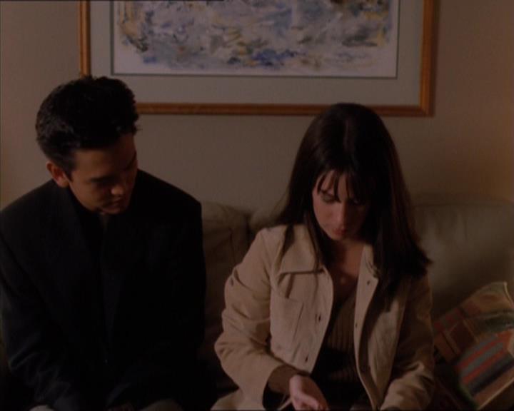 Charmed-Online_dot_net-1x04DeadManDating1828.jpg Charmed-Online_dot_net-1x04DeadManDating1828.jpg