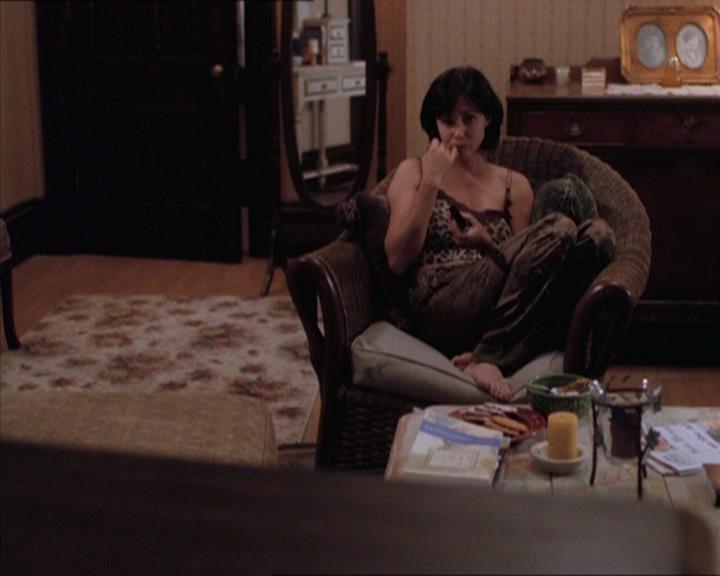 Charmed-Online_dot_net-1x04DeadManDating1882.jpg
