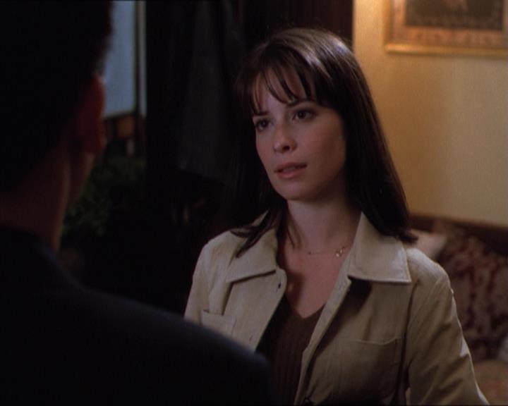 Charmed-Online_dot_net-1x04DeadManDating1968.jpg