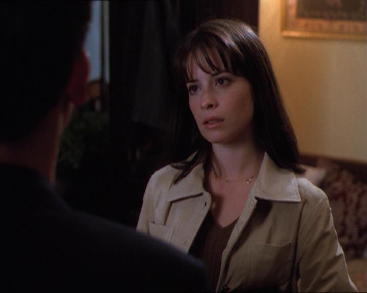 Charmed-Online_dot_net-1x04DeadManDating1970.jpg