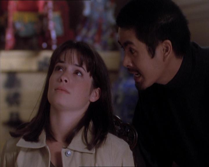 Charmed-Online_dot_net-1x04DeadManDating2066.jpg