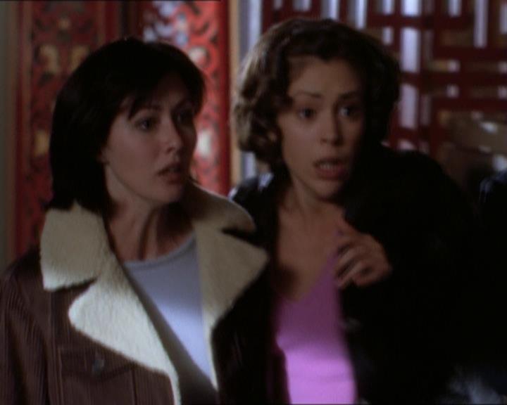 Charmed-Online_dot_net-1x04DeadManDating2096.jpg