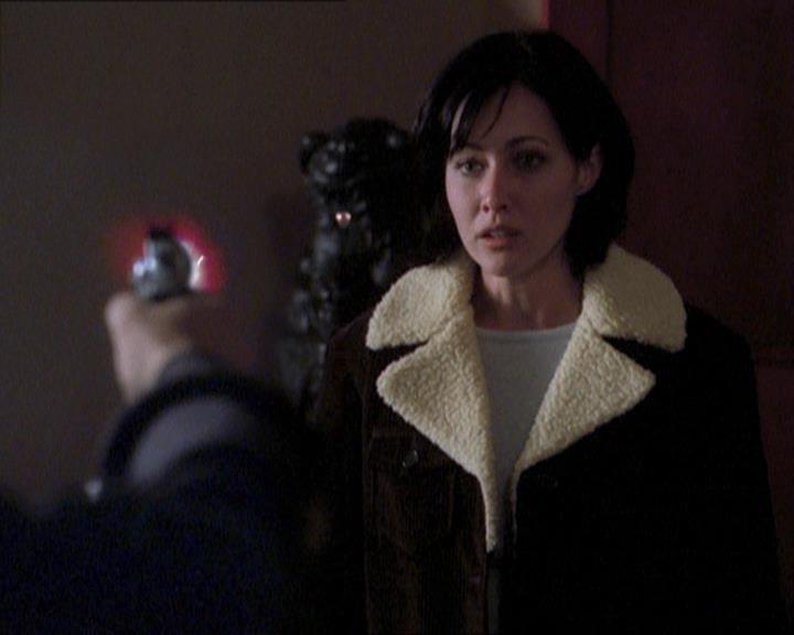 Charmed-Online_dot_net-1x04DeadManDating2112.jpg