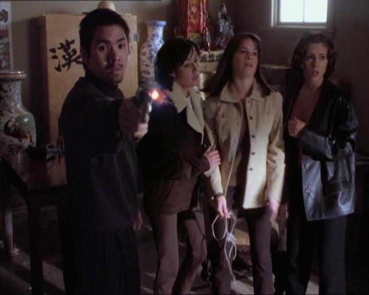 Charmed-Online_dot_net-1x04DeadManDating2124.jpg