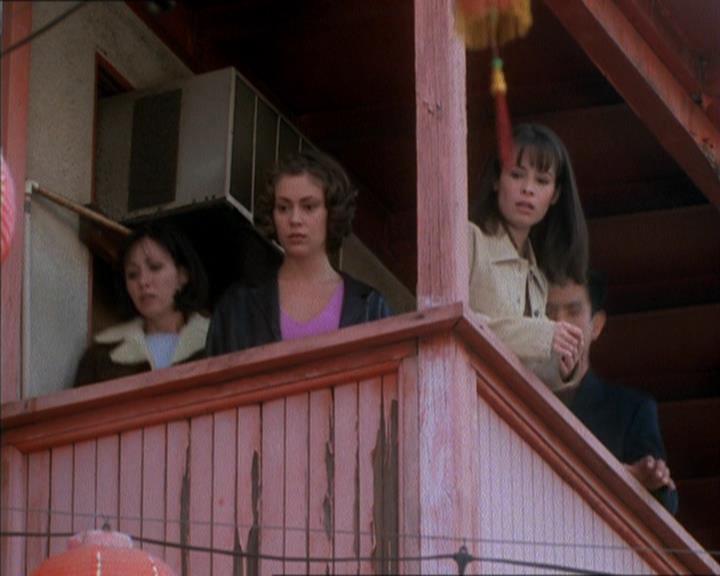 Charmed-Online_dot_net-1x04DeadManDating2155.jpg