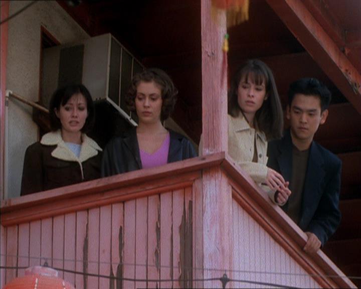 Charmed-Online_dot_net-1x04DeadManDating2163.jpg