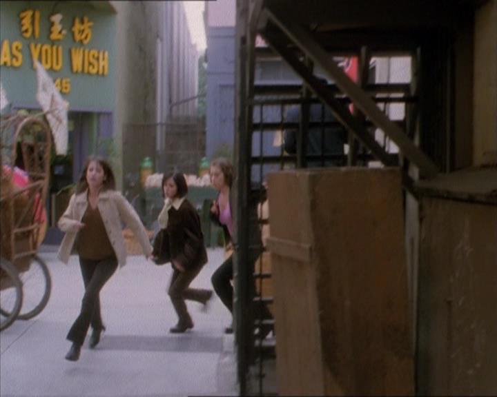 Charmed-Online_dot_net-1x04DeadManDating2188.jpg