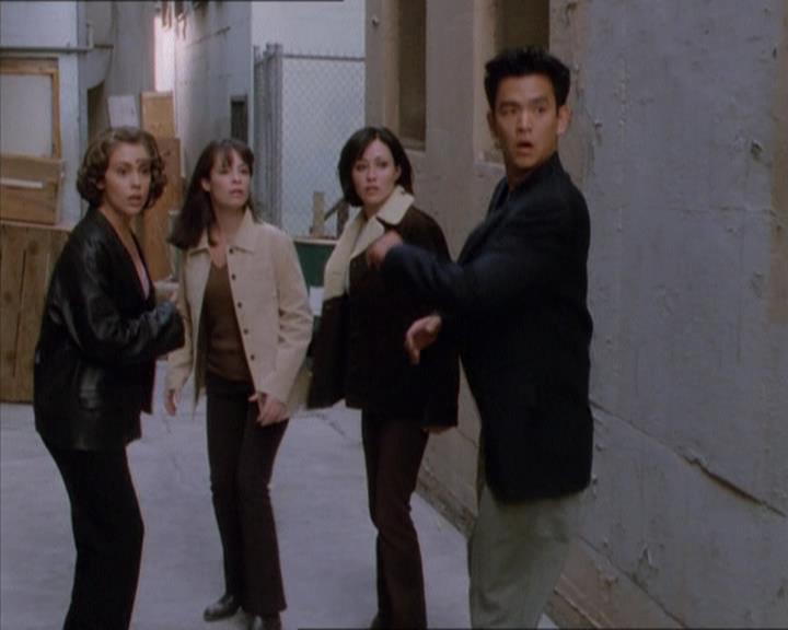 Charmed-Online_dot_net-1x04DeadManDating2194.jpg