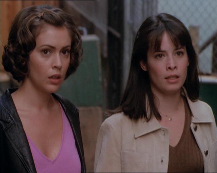Charmed-Online_dot_net-1x04DeadManDating2206.jpg