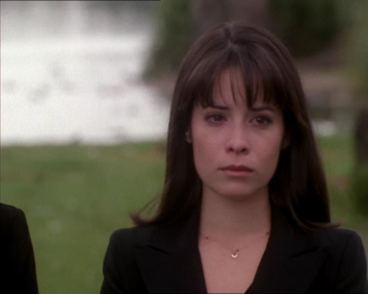 Charmed-Online_dot_net-1x04DeadManDating2270.jpg