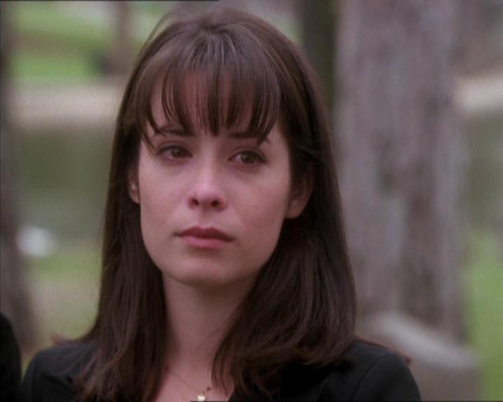 Charmed-Online_dot_net-1x04DeadManDating2301.jpg
