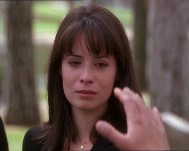 Charmed-Online_dot_net-1x04DeadManDating2311.jpg