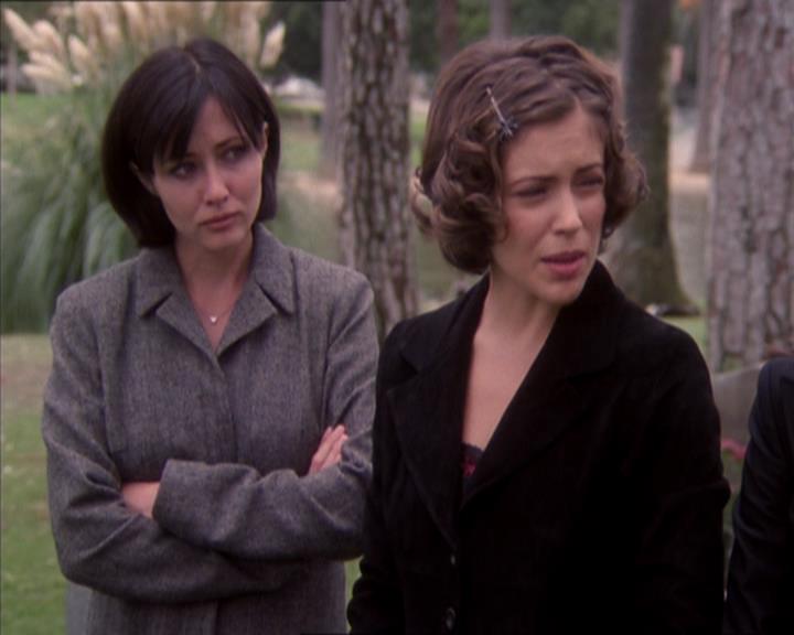 Charmed-Online_dot_net-1x04DeadManDating2330.jpg