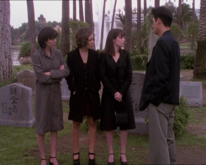 Charmed-Online_dot_net-1x04DeadManDating2331.jpg