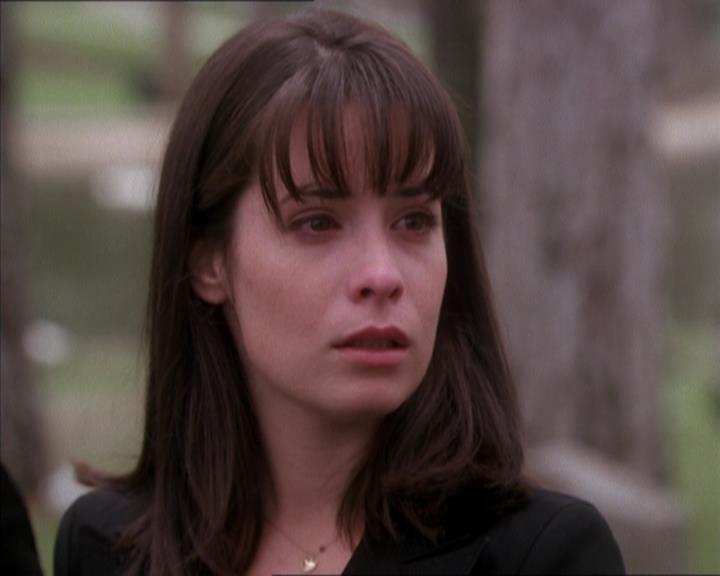 Charmed-Online_dot_net-1x04DeadManDating2338.jpg