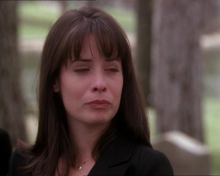 Charmed-Online_dot_net-1x04DeadManDating2342.jpg