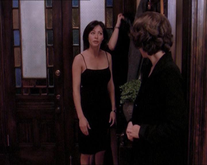 Charmed-Online_dot_net-1x04DeadManDating2389.jpg