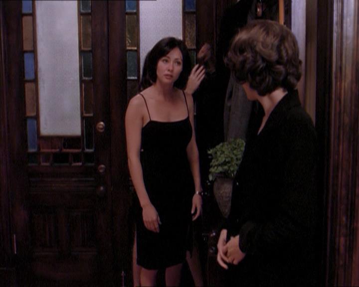 Charmed-Online_dot_net-1x04DeadManDating2390.jpg