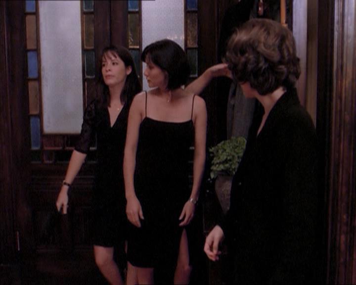 Charmed-Online_dot_net-1x04DeadManDating2391.jpg