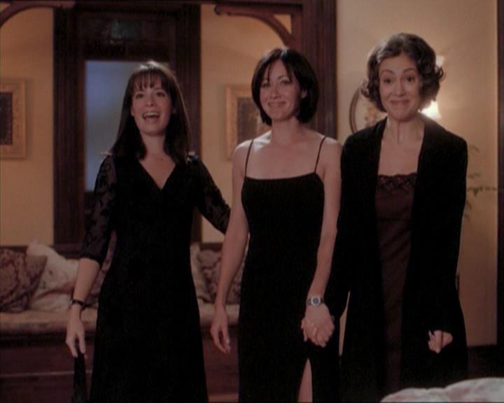 Charmed-Online_dot_net-1x04DeadManDating2396.jpg