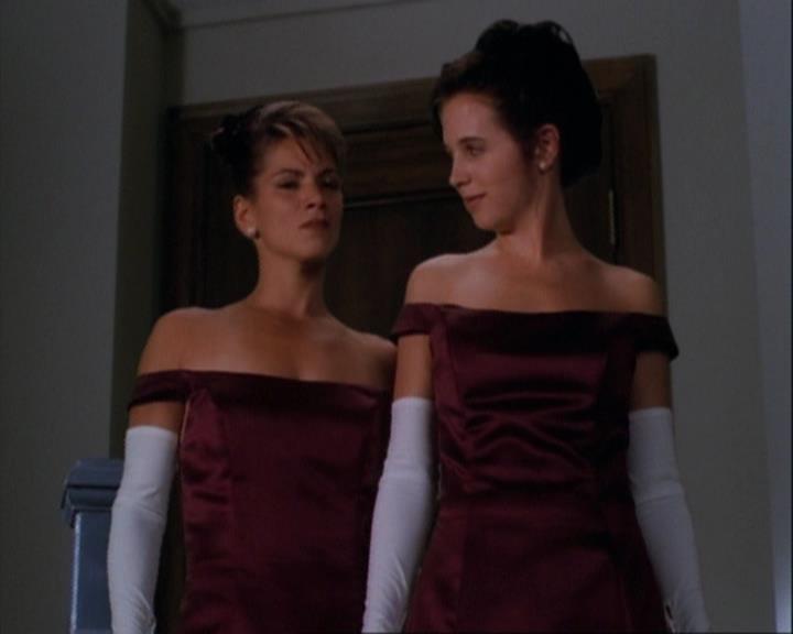 Charmed-Online-dot-net_106TheWeddingFromHell2055.jpg
