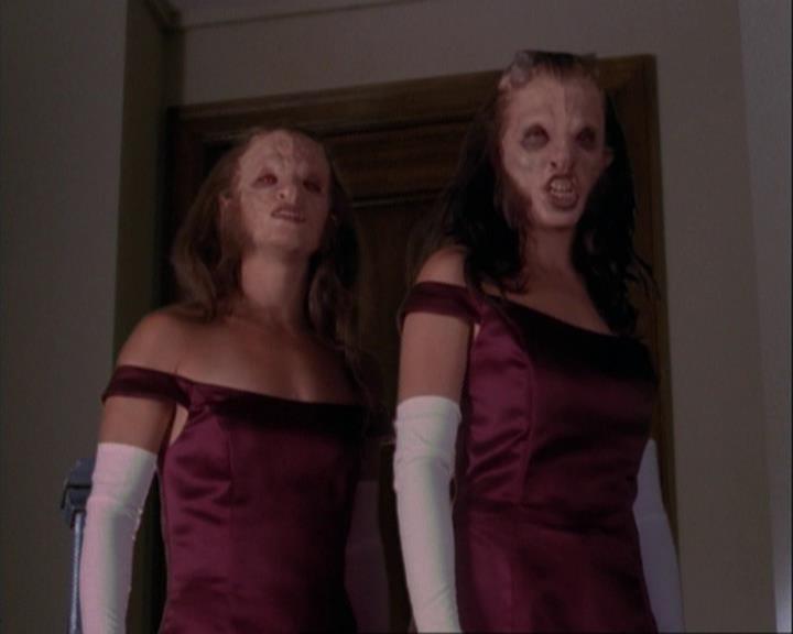 Charmed-Online-dot-net_106TheWeddingFromHell2059.jpg