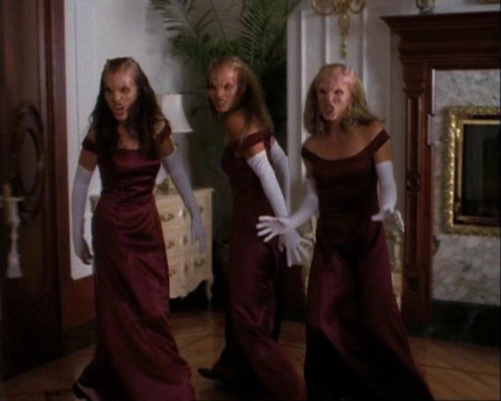 Charmed-Online-dot-net_106TheWeddingFromHell2286.jpg