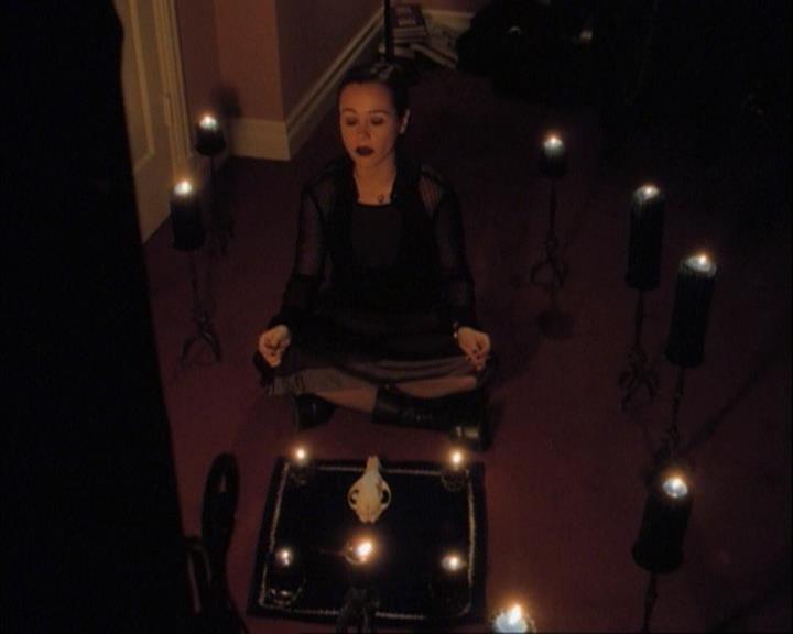 Charmed-Online-dot-net_107TheFourthSister0024.jpg
