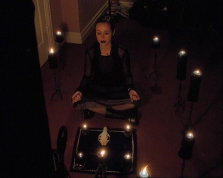 Charmed-Online-dot-net_107TheFourthSister0032.jpg