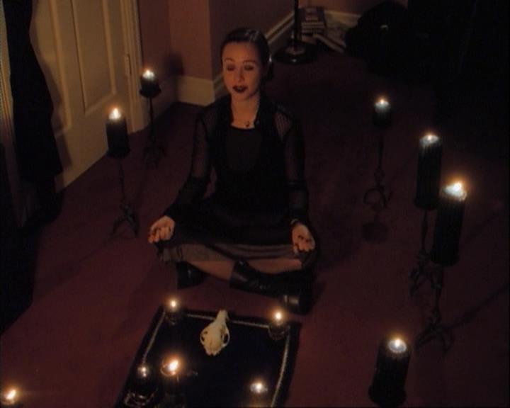 Charmed-Online-dot-net_107TheFourthSister0044.jpg