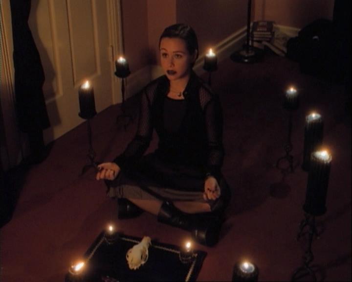 Charmed-Online-dot-net_107TheFourthSister0050.jpg