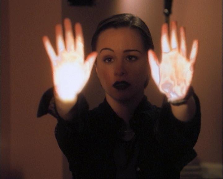 Charmed-Online-dot-net_107TheFourthSister0100.jpg