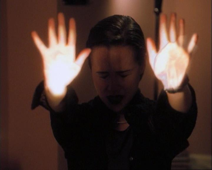 Charmed-Online-dot-net_107TheFourthSister0104.jpg