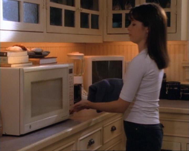 Charmed-Online-dot-net_107TheFourthSister0320.jpg