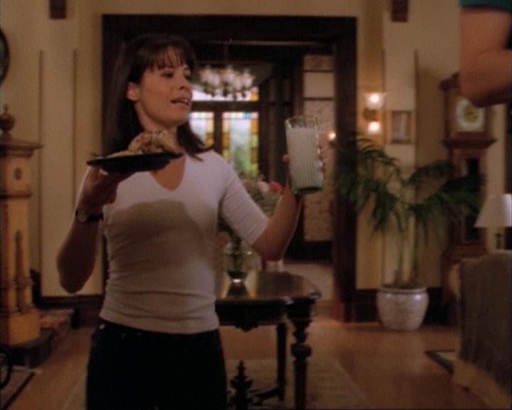 Charmed-Online-dot-net_107TheFourthSister0367.jpg