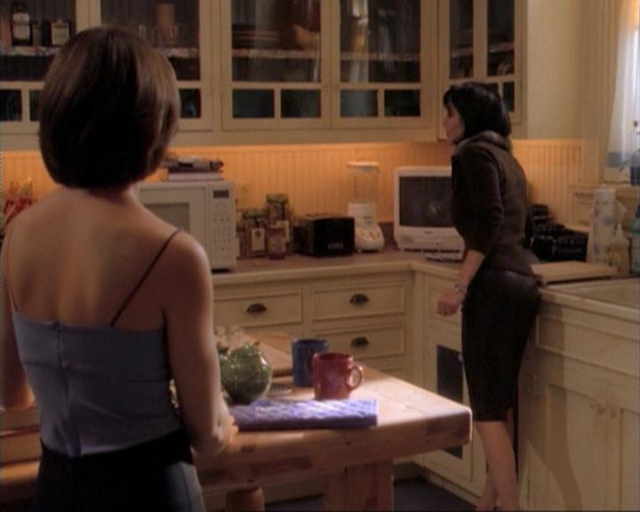Charmed-Online-dot-net_107TheFourthSister0422.jpg