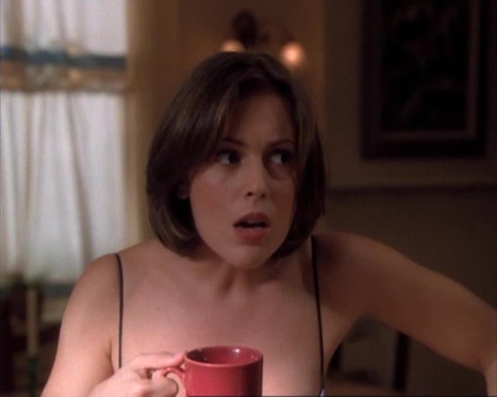 Charmed-Online-dot-net_107TheFourthSister0468.jpg