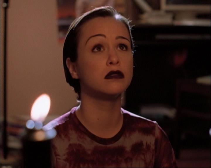 Charmed-Online-dot-net_107TheFourthSister0664.jpg