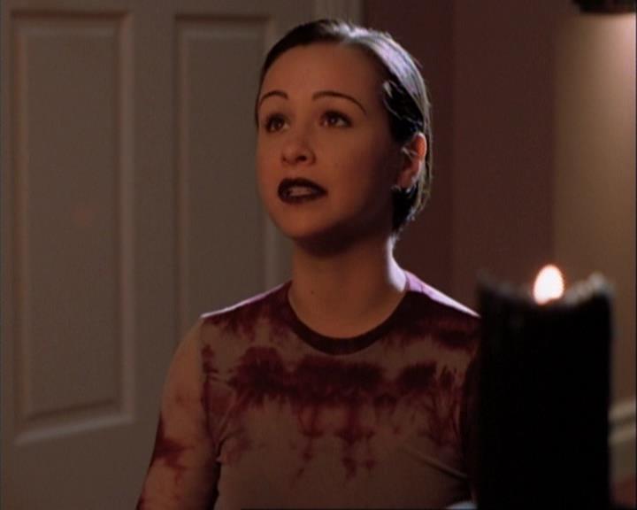 Charmed-Online-dot-net_107TheFourthSister0675.jpg