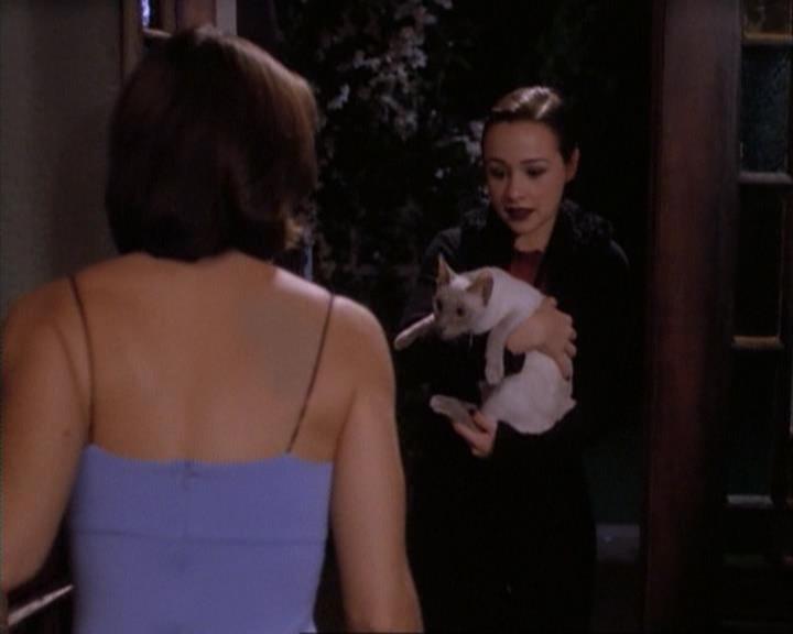 Charmed-Online-dot-net_107TheFourthSister0763.jpg