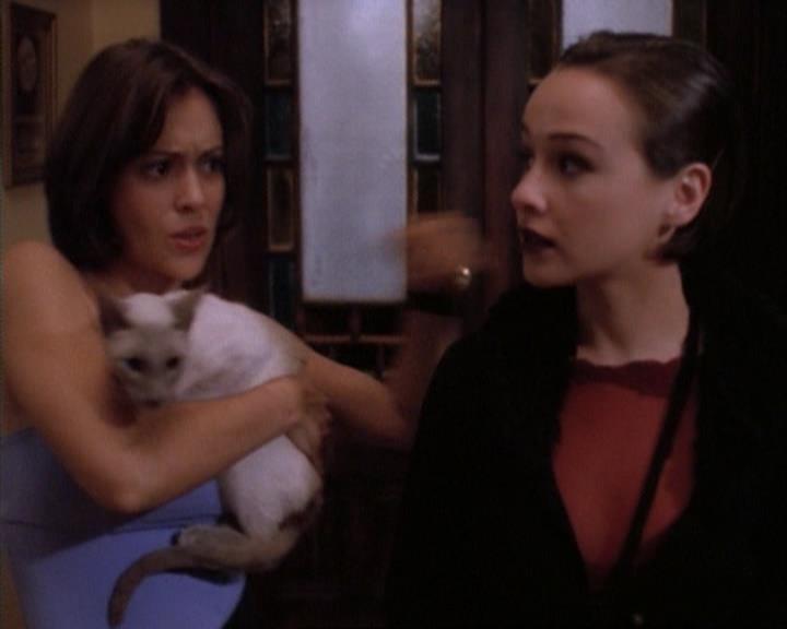 Charmed-Online-dot-net_107TheFourthSister0776.jpg