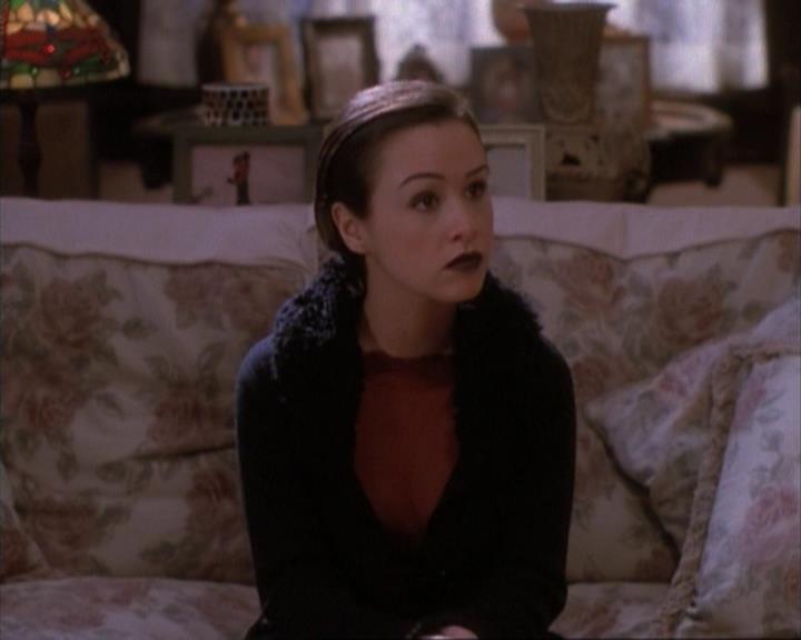 Charmed-Online-dot-net_107TheFourthSister0801.jpg